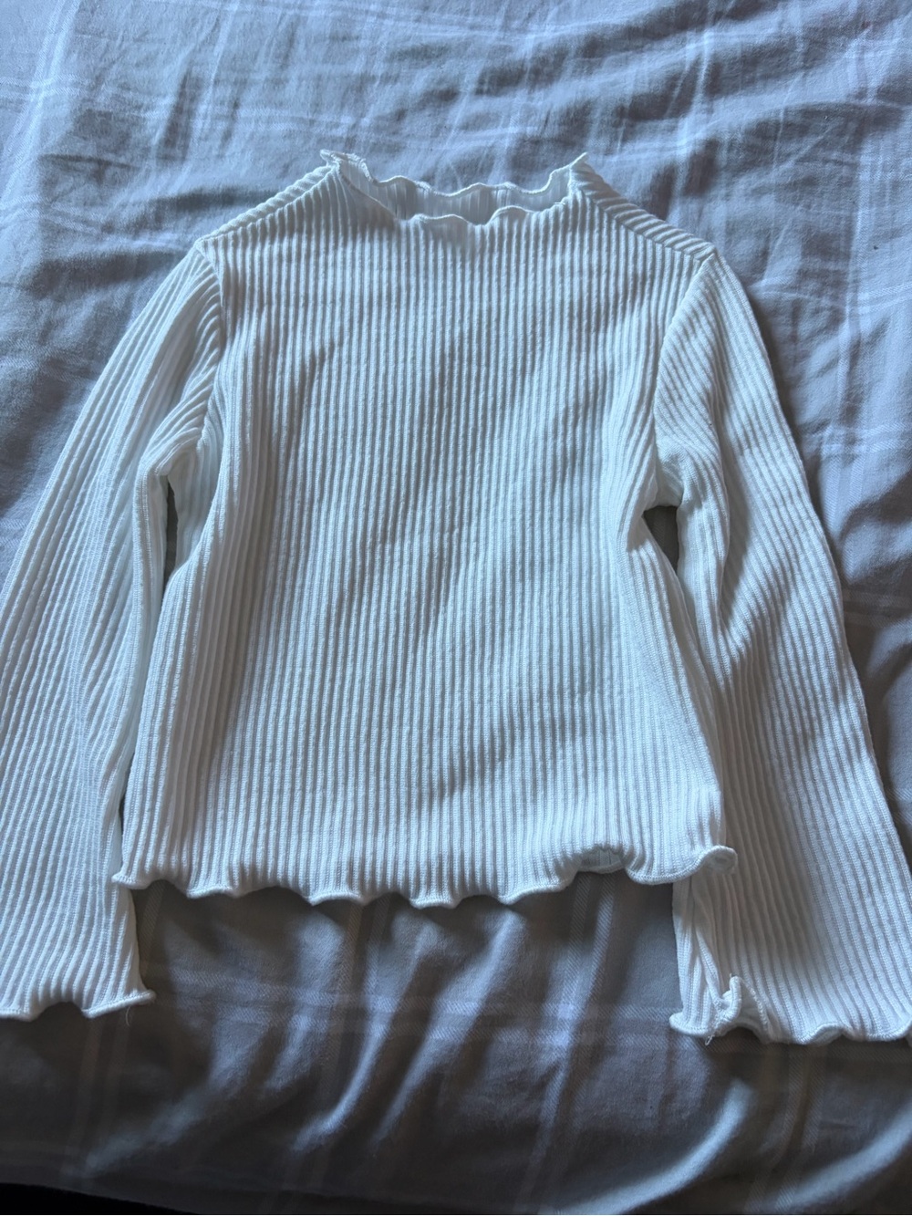 SHEIN White Ribbed Lettuce-Edge Turtleneck Sweater